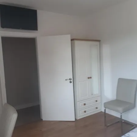 Acres Guesthouse- Only *