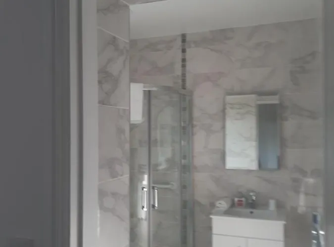 Acres Guesthouse- Only *