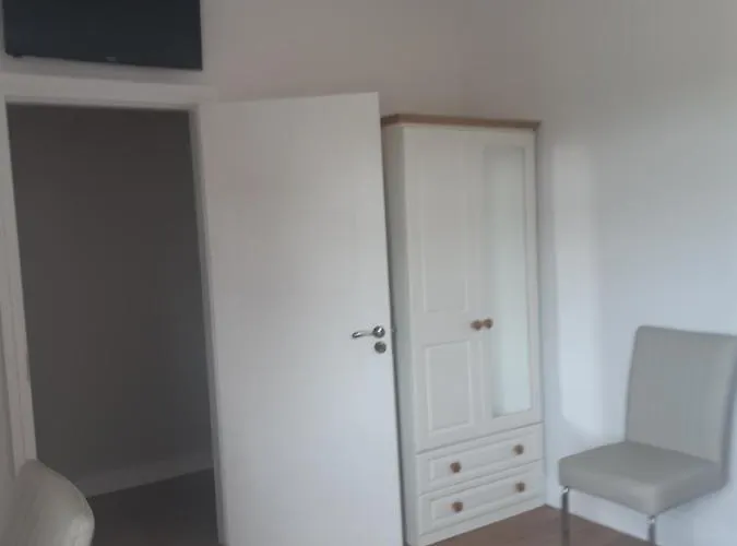 Acres Guesthouse- Only *